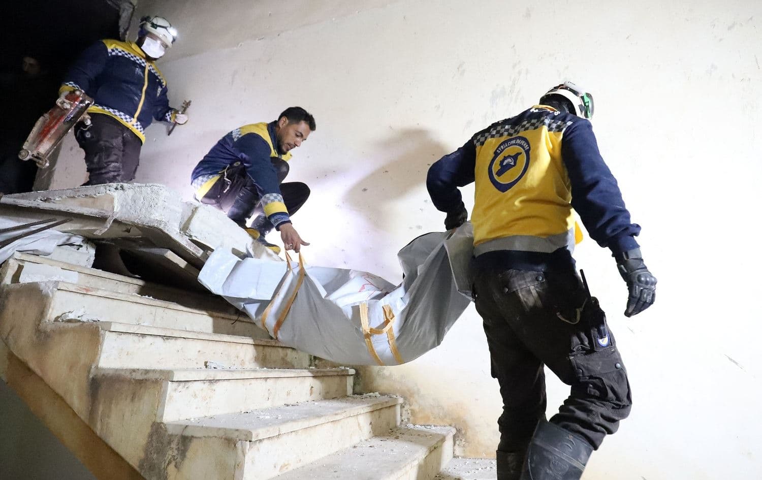 Syrian civil defence evacaute a body following an overnight raid by US special operations forces against suspected jihadists in northwestern Syria on February 3, 2022. Photo: Abdulaziz Ketaz/AFP