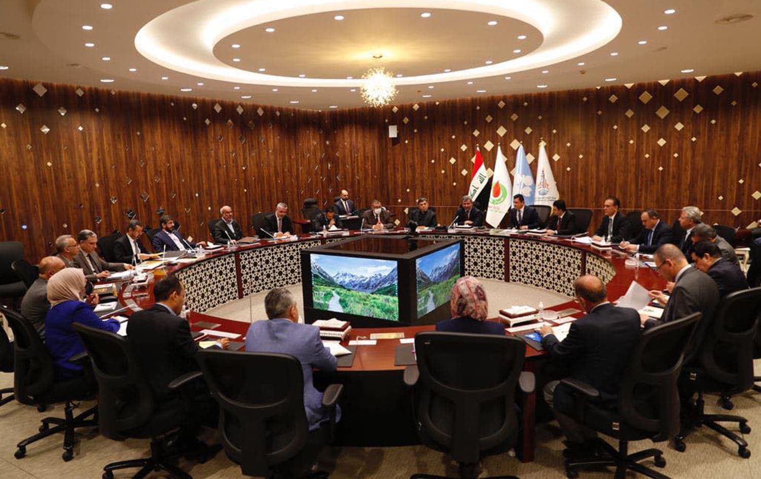 Representatives of the Iraqi federal government and the Kurdistan Regional Government hold talks regarding the Region's oil issue on April 11, 2022 in Baghdad. Photo: Iraqi Oil Ministry/Facebook