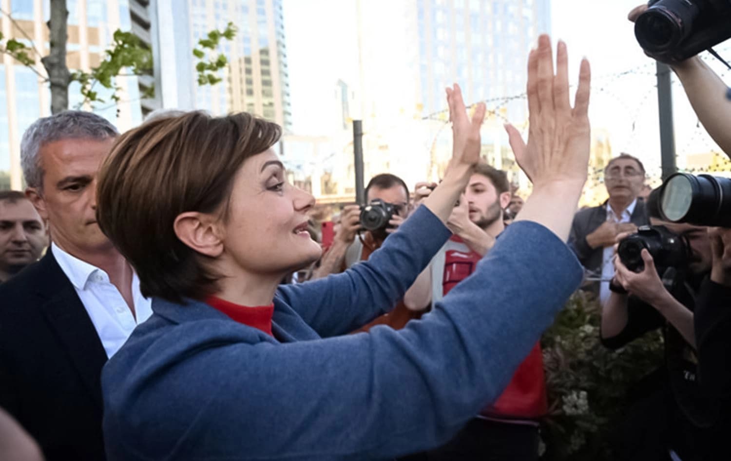 Canan Kaftancioglu acknowledges supporters outside CHP headquarters in Istanbul on May 12, 2022. Photo: AFP 