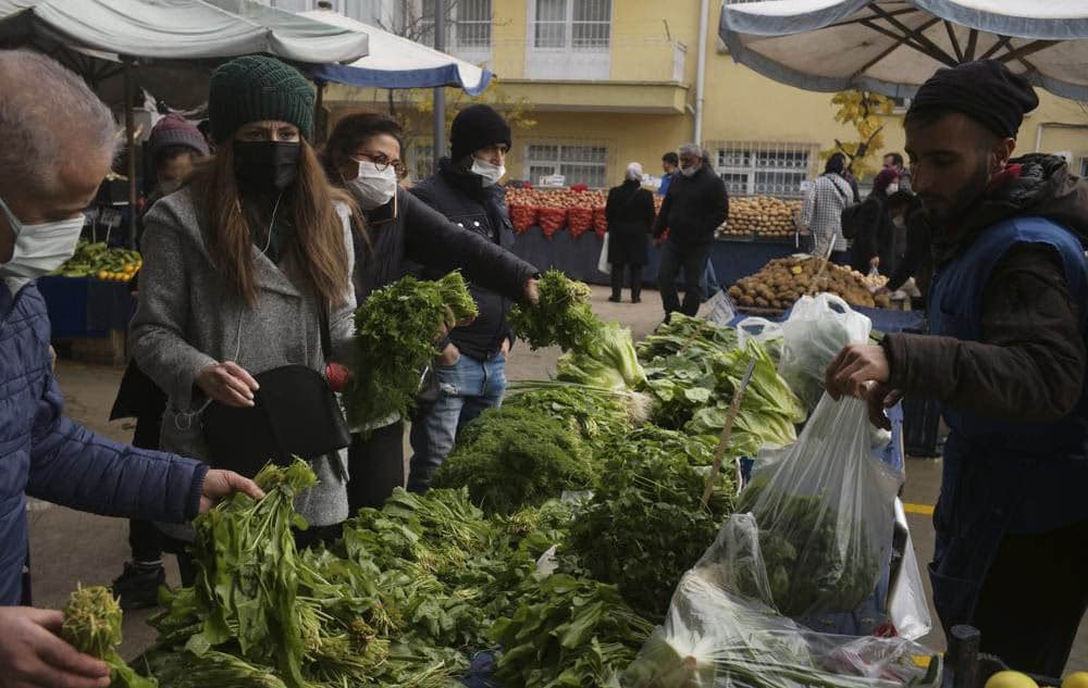 People buy food at an open air market in Ankara, Turkey, on December 5, 2021. Photo: Burhan Ozblici/AP
