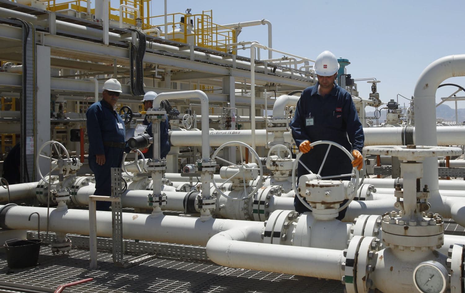 Employees work at Tawke oil field in Duhok province, Kurdistan Region on May 31, 2009. Photo: AP