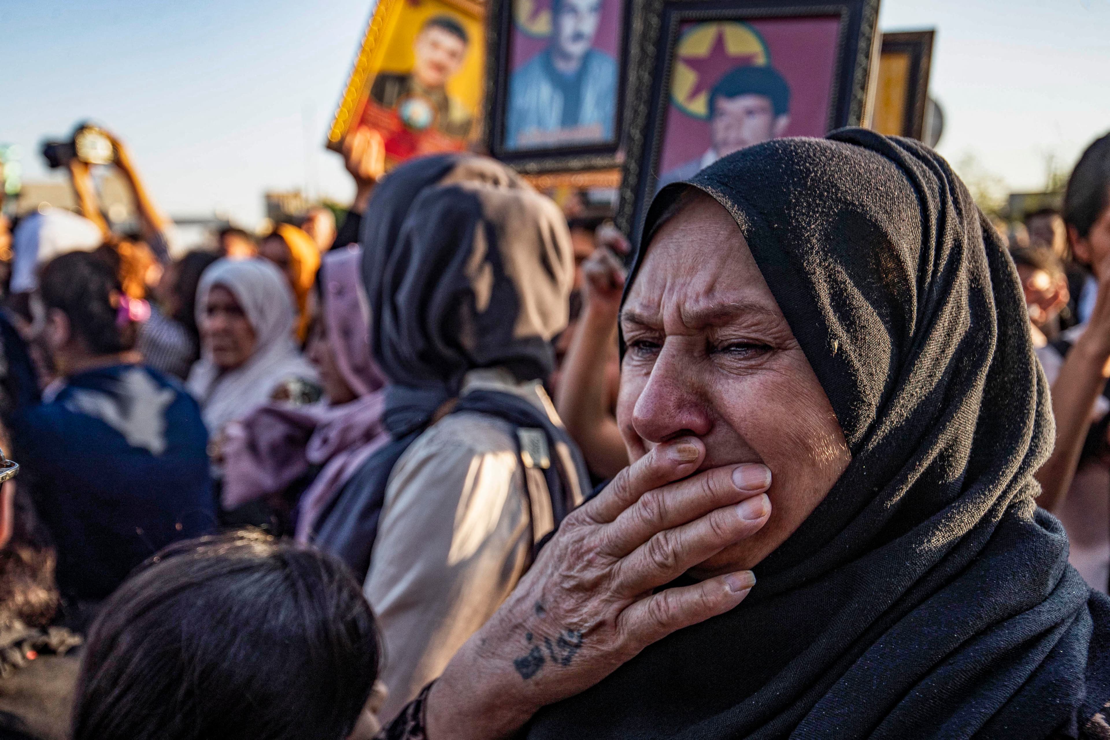  A woman mourns during the funeral of an SDF fighter in northeast Syria’s Qamishli on August 10, 2022. Photo: Delil Souleiman 