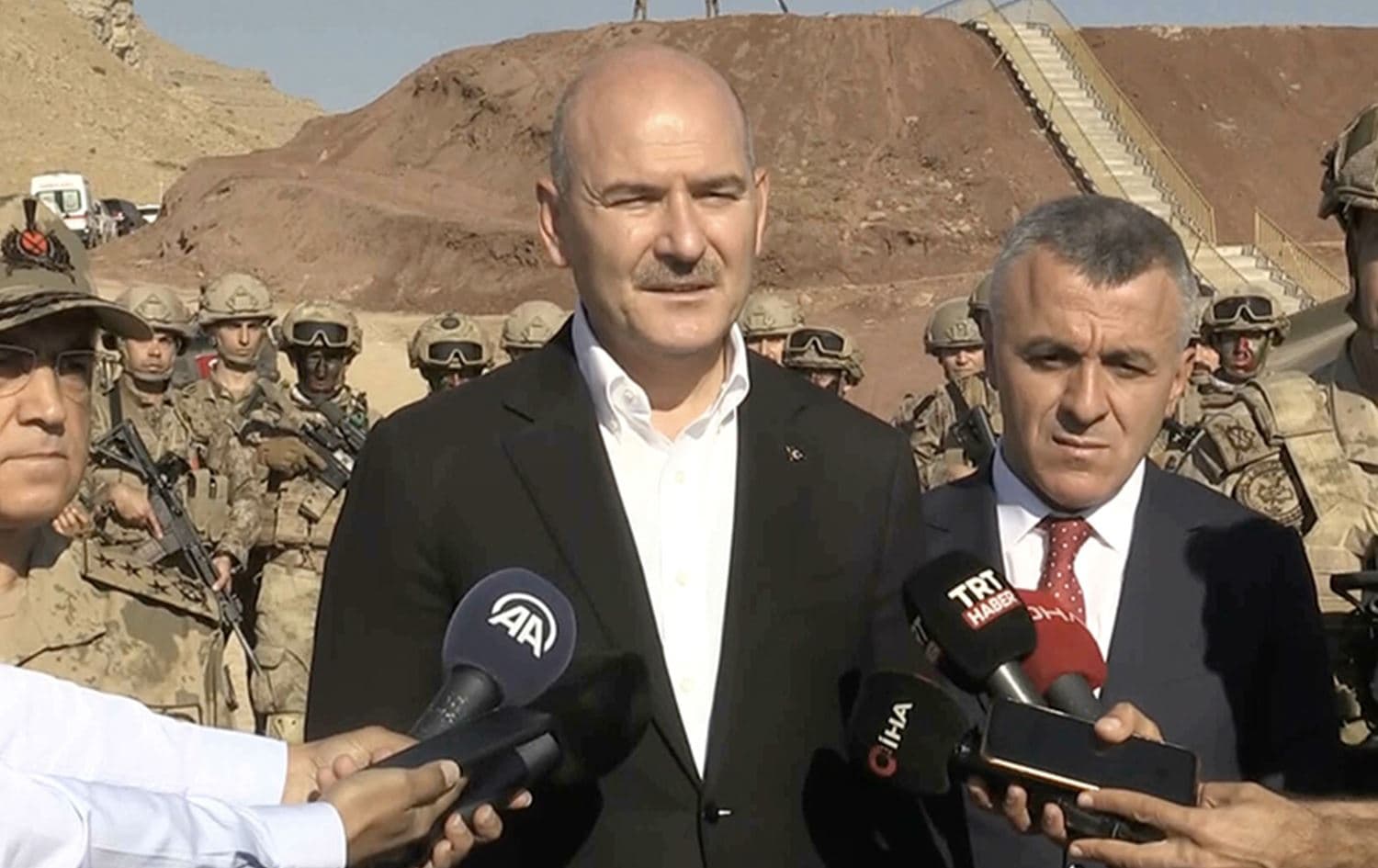 Turkish Interior Minister Suleyman Soylu announcing the "Eren Blockade" military operation on October 2, 2022. Photo: Anadolu Agency
