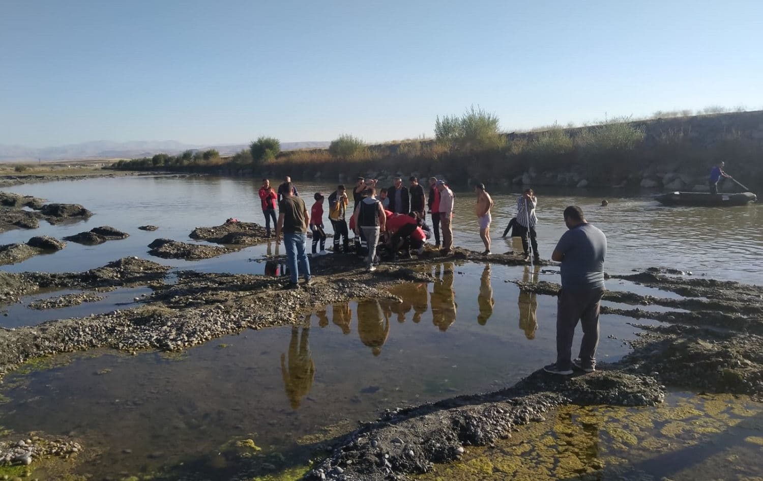 Li Agiriyê du bira di avê de xeniqîn