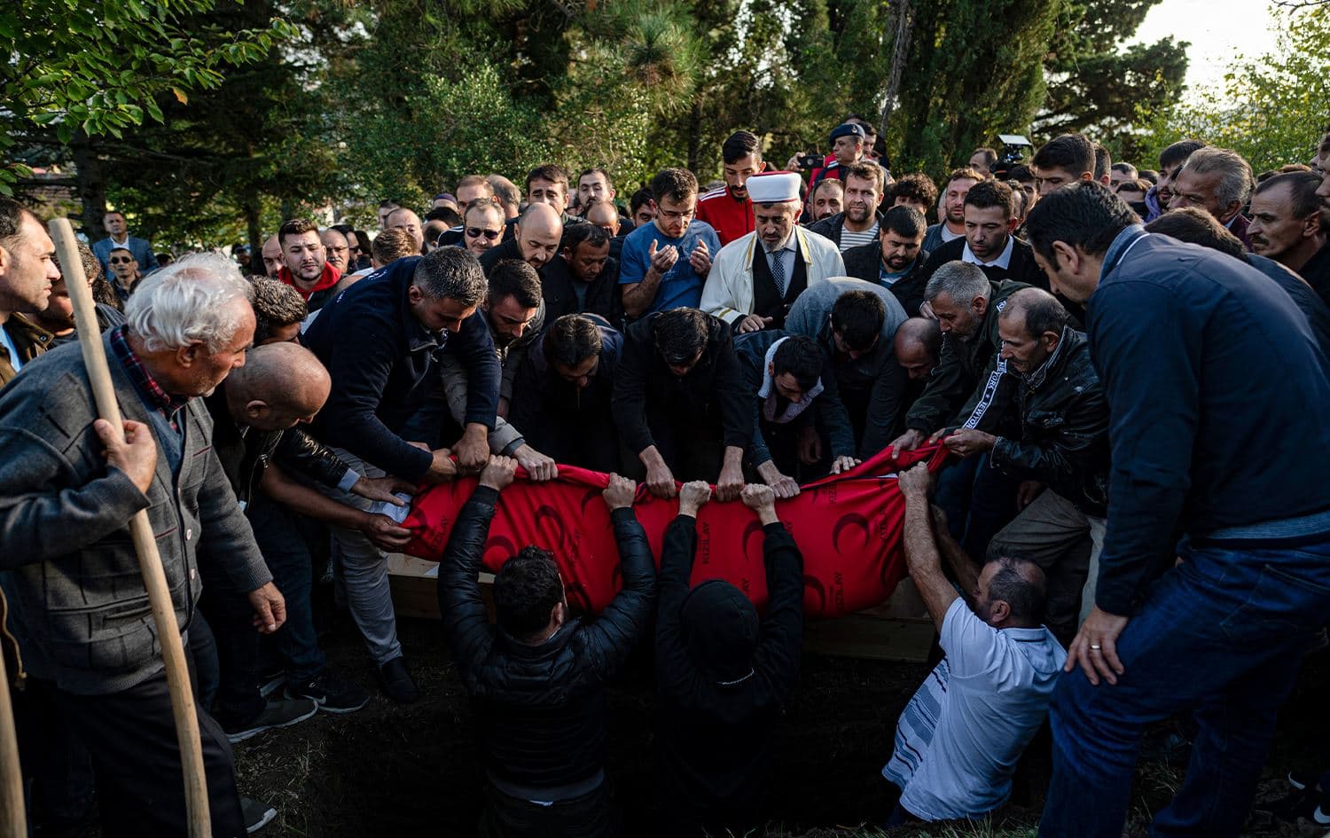 Members of the public react during the burial of Ridvan Acet, one of the miners who died after an explosion in a coal mine in Amasra, as part of his funeral ceremony in Turkey's Bartin Province, on October 15, 2022. Photo: Yasin Akgul/AFP