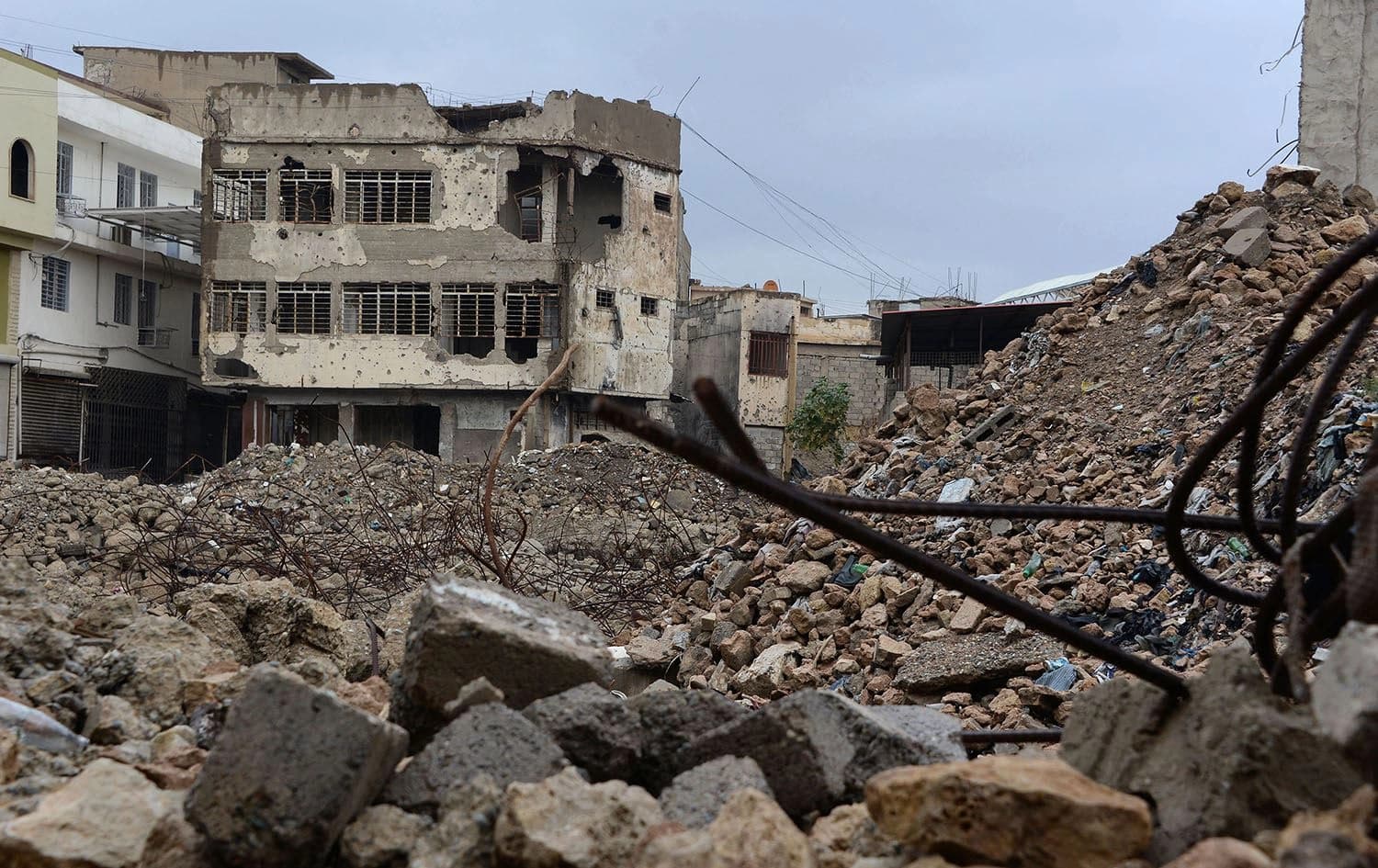 Debris cover an area of Mosul's war-damaged Old City, in Iraq's northern second city, on November 30, 2022. Photo: Zaid al-Obeidi/AFP