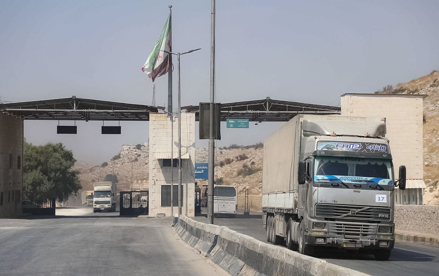 International humanitarian aid trucks cross into Syria’s northwestern Idlib province through the Bab al-Hawa border crossing with Turkey on September 7, 2022. Photo: AFP 