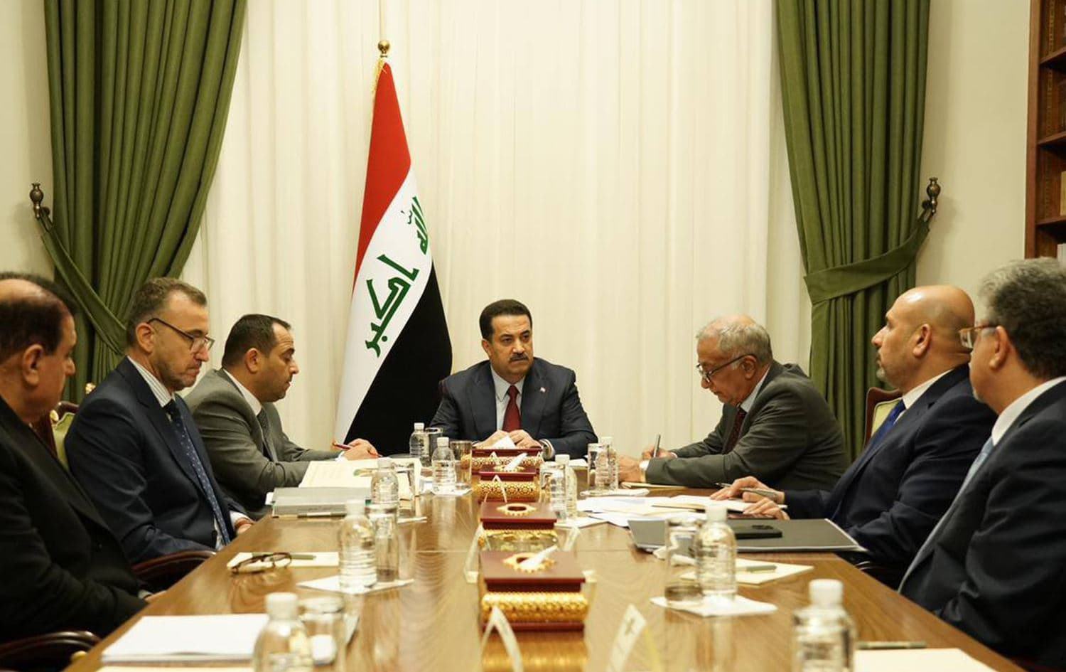 Iraqi Prime Minister Mohammed Shia' al-Sudani (middle) in a meeting on January 5, 2023 to discuss improving the country's electricity. Photo: Sudani's office