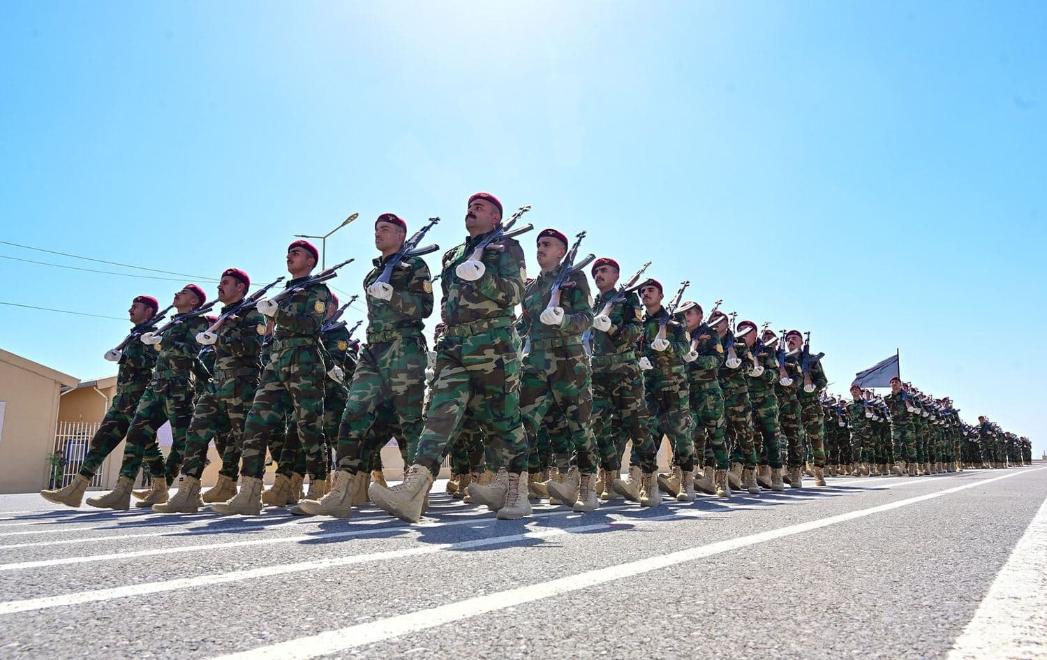 پەرلەمانتارێک: تەنیا دوو فەوجی پێشمەرگە دەوامیان 21 بە 7ـە