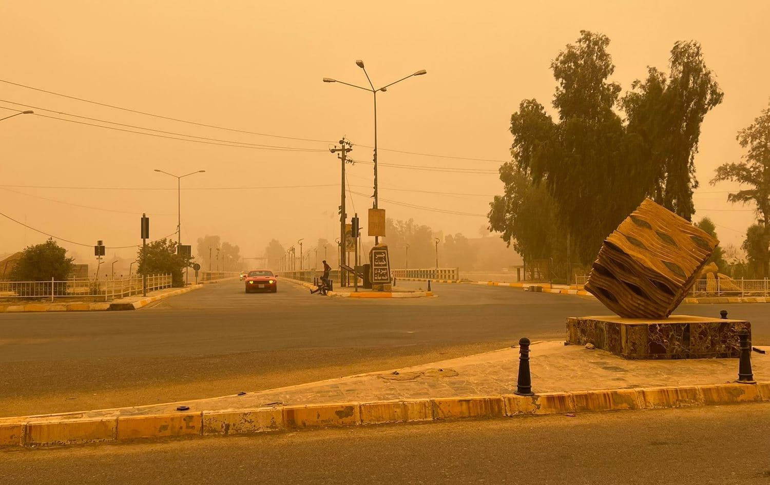 A heavy dust storm engulfs Kirkuk Citadel on May 16, 2022. Photo: Hardi Mohammed/Rudaw.