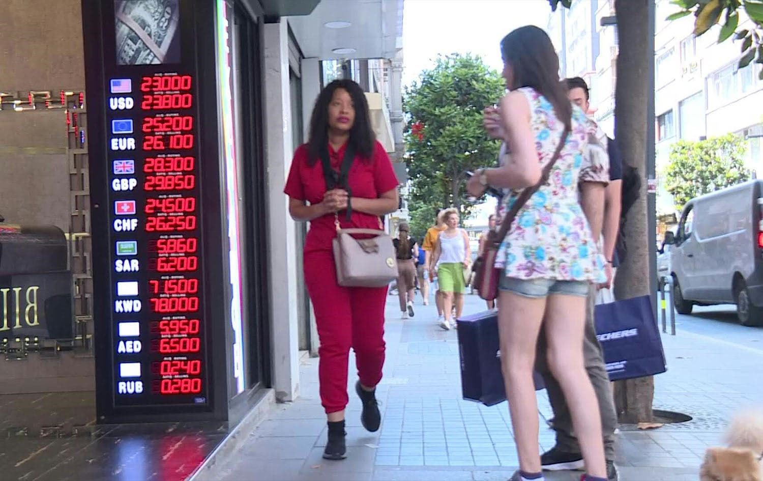 People standing in front of a currency exchange office in Istanbul on June 22, 2023. Photo: screengrab/AFP