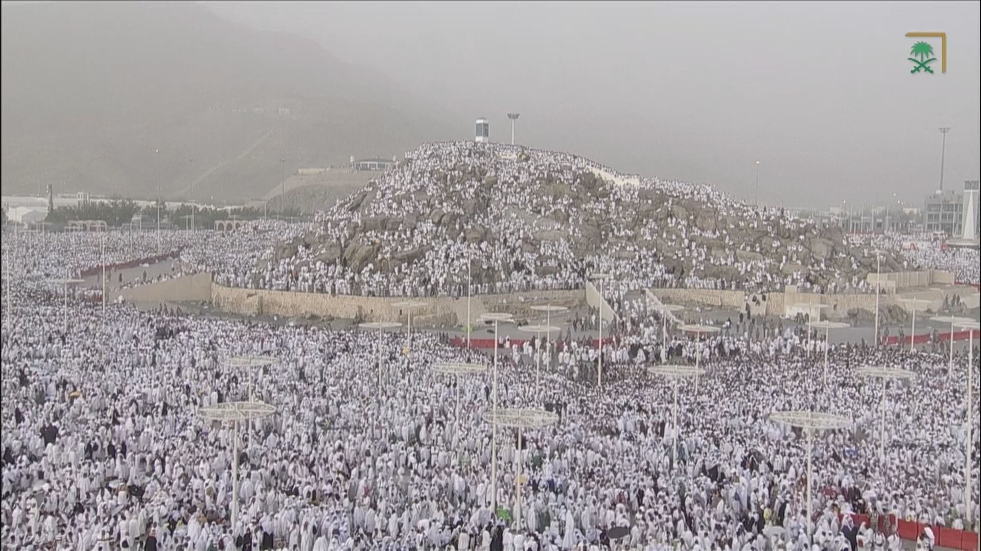 حاجییان لە 43 پلەی سلیزیدا چوونە سەر کێوی عەرەفە؛ 'هیچ شتێک بەم رۆژە بەراورد ناکرێت'
