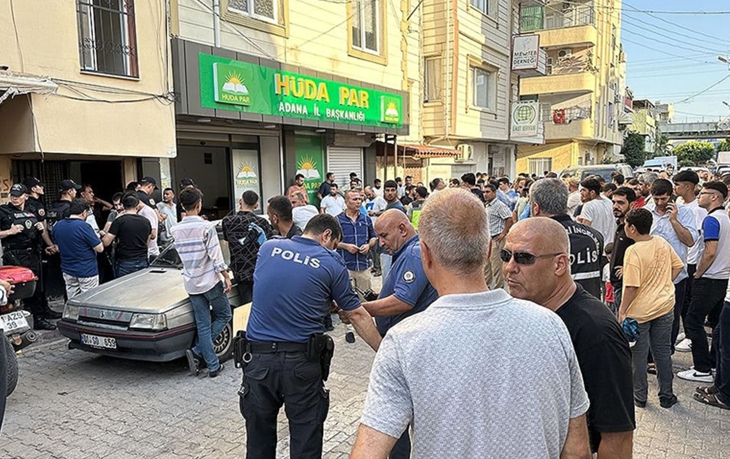 People gathered in front of Huda Par's Adana office following the stabbing incident on July 22, 2023. Photo: Anadolu Agency