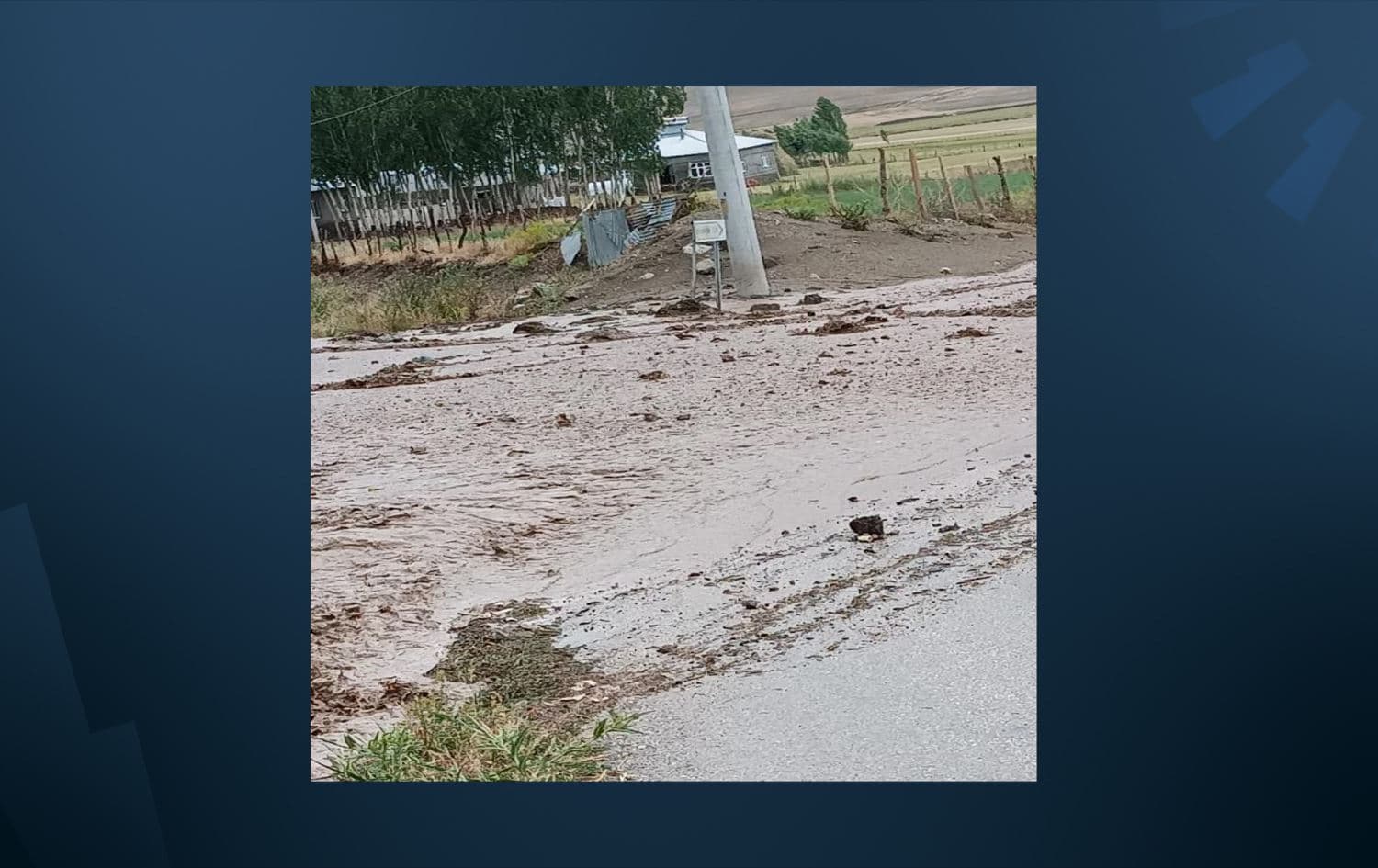 Li navçeyê avê da ser hinek hewşan û erdên çandiniyê jî zirar dîtin.