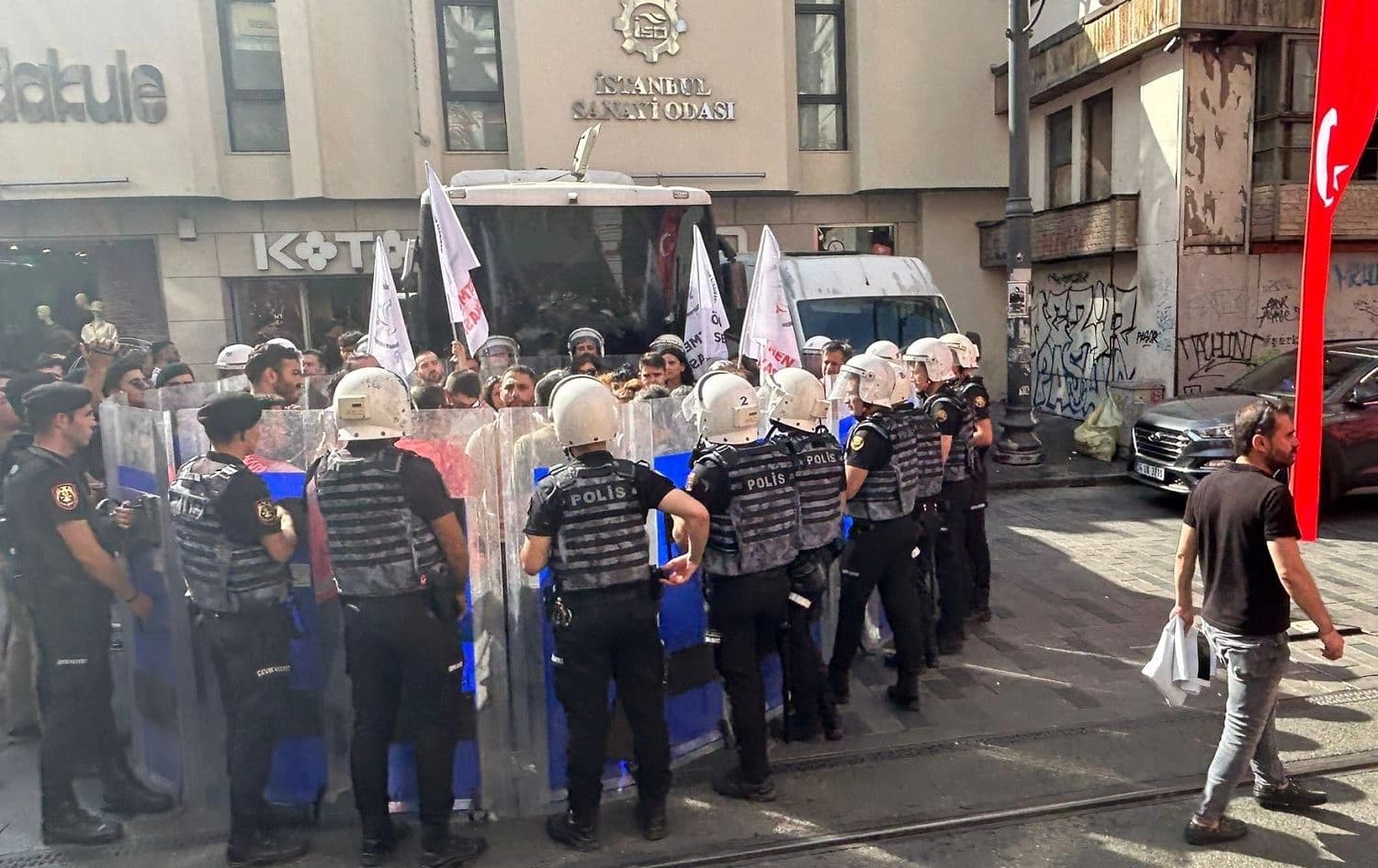 Li Stenbolê xwepêşandana mamosteyan / Wêne: X, @ogretmensendika 