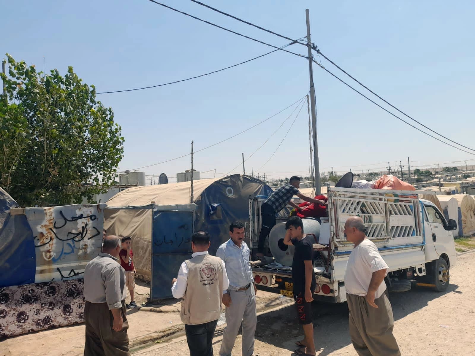 Trucks being packed with belongings of displaced Yazidis returning to Shingal on September 1, 2023. Photo: Iraq's migration and displaced ministry/Facebook