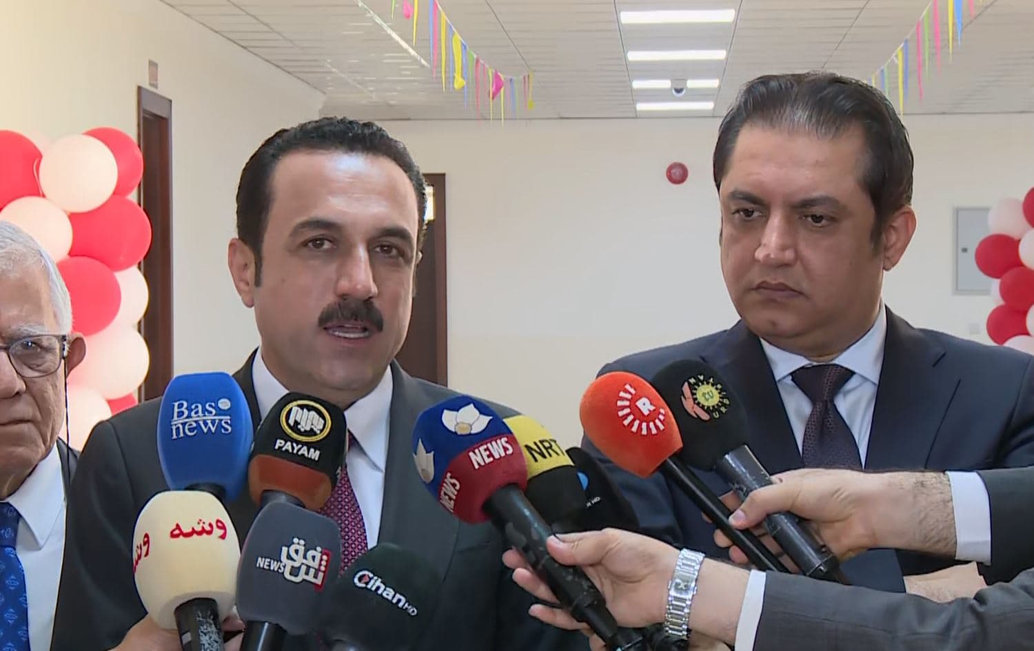 Erbil Governor Omed Khoshnaw (center) speaking to reporters in Erbil on September 25, 2023. Photo: Rudaw/screengrab