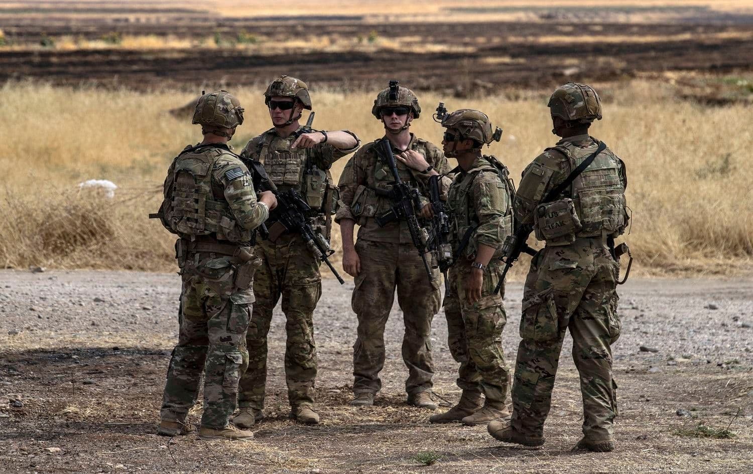 US soldiers stand at an oil field in the countryside of al-Qahtaniyah town in Syria's northeastern Hasaka province near the Turkish border on August 4, 2020. Photo: AFP