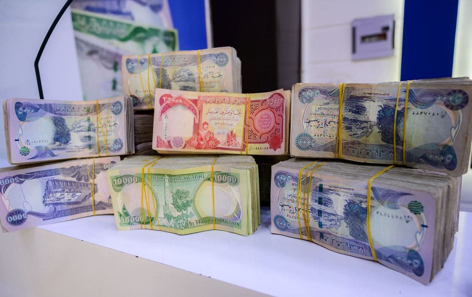 Stacks of Iraqi dinars in a bank in the Kurdistan Region. Photo: Bilind T. Abdullah/Rudaw