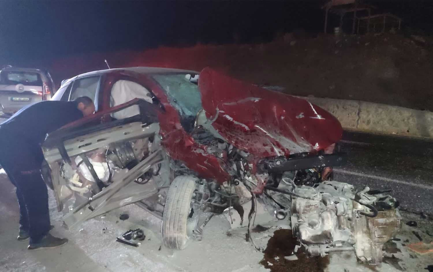 ئەو ئۆتۆمبێلەی لە ئامەدی باکووری کوردستان تووشی رووداوی هاتووچۆ بوو، وێنە: AA