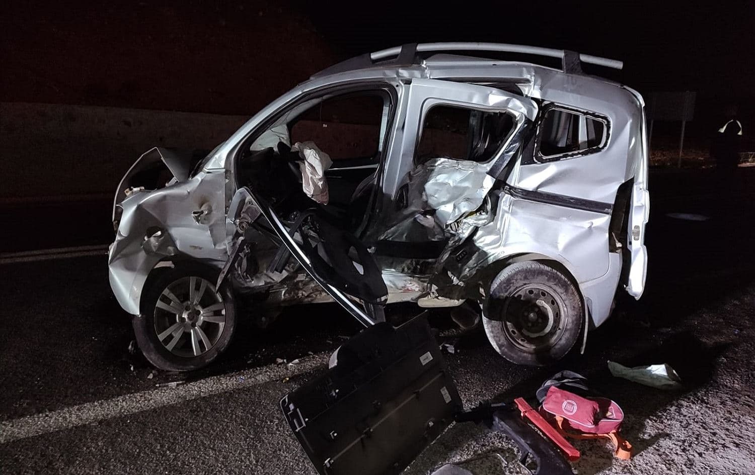 Li Amedê du otomobîlek li hev qelibîn / Wêne: AA