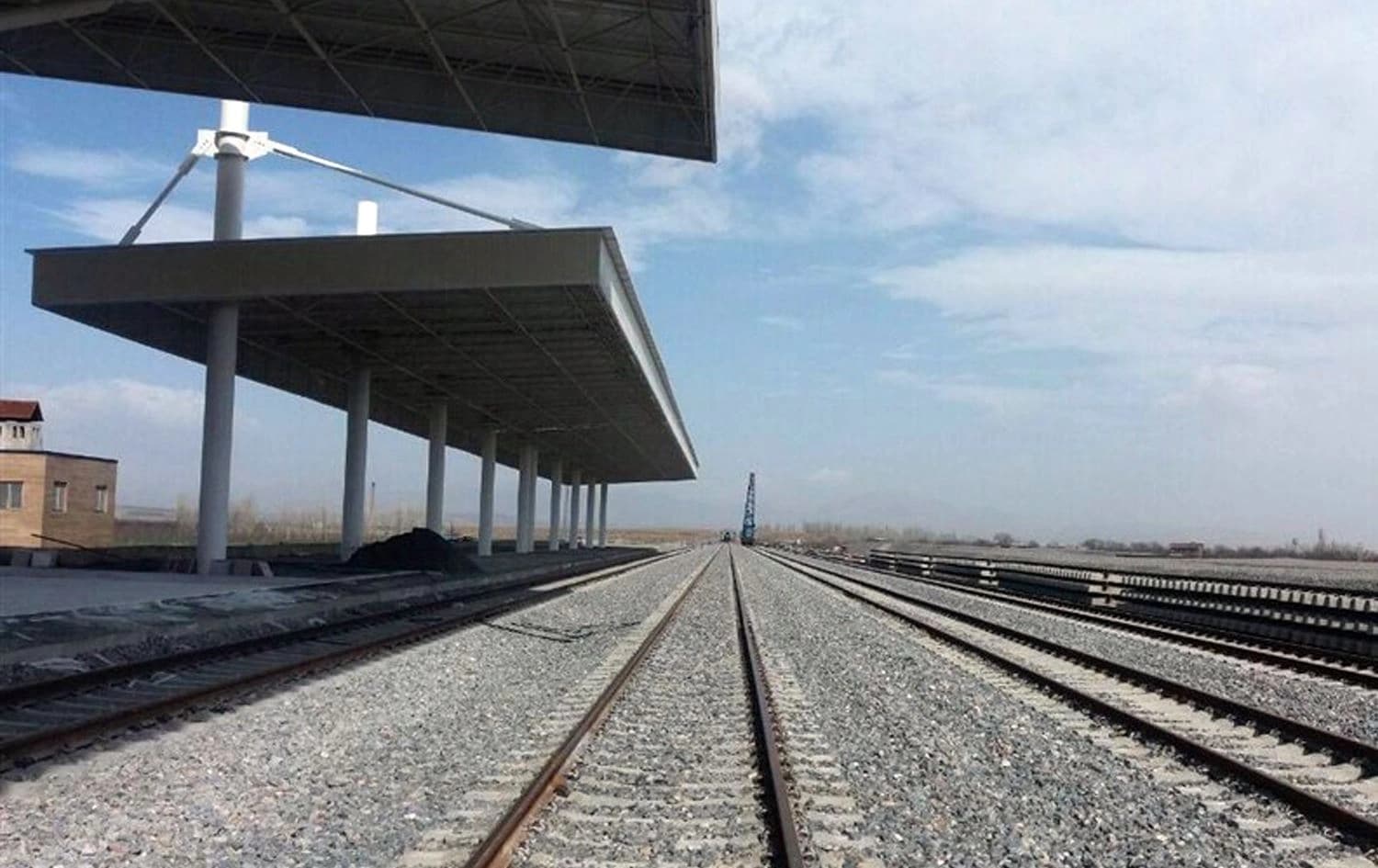 هێڵێکی شەمەندەفەر لە ئێران. 