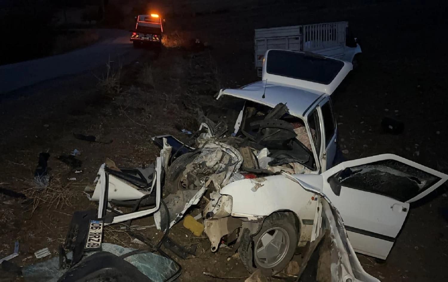 Di qezayê de her du şofêr û 2 kesên di otomobîlê de birîndar bûn / Wêne: AA