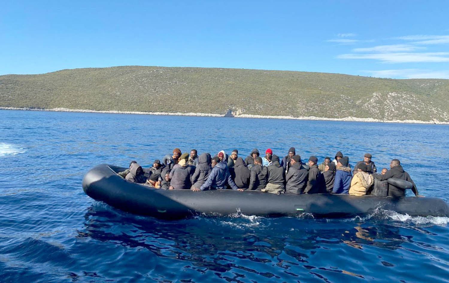 ئەو کۆچبەرانەی دەستگیر کراون. وێنە: AA