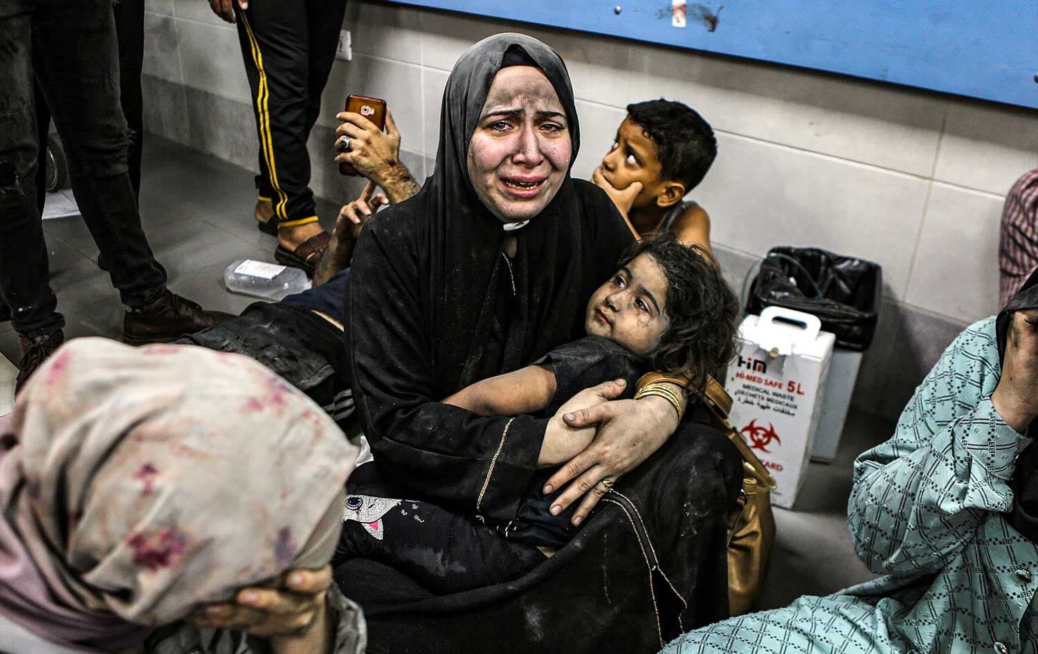 بۆردوومانەکانی ئیسرائیل نەخۆشخانەکانی غەززەی پڕکردووە لە بریندار؛ 'هیچ شوێنێک ئارام نییە' 