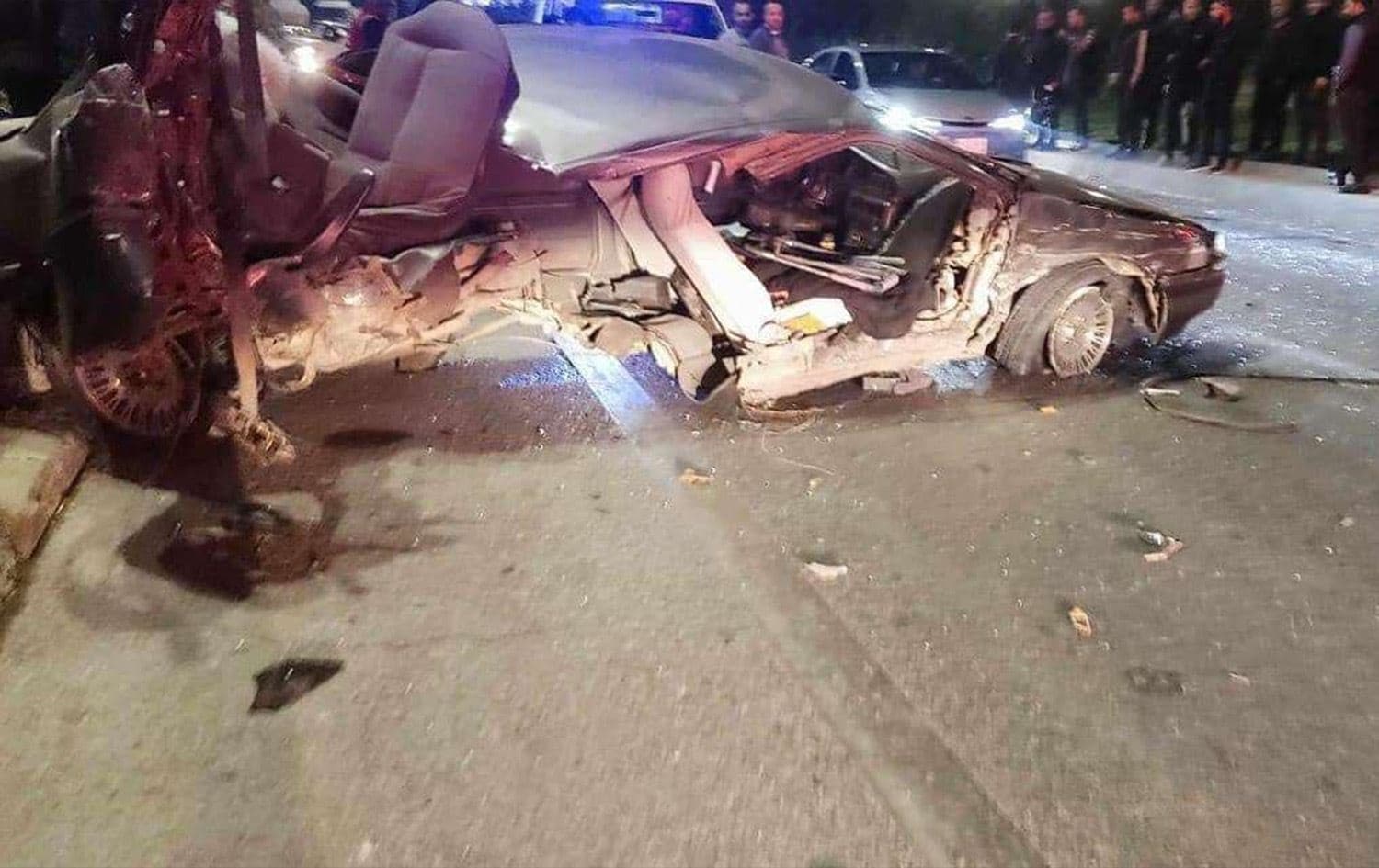 وێنەی ئۆتۆمبێلەکە لە شەقامی 60 مەتریی سلێمانی، لەنزیک دووڕیانی سەرچنار، کە دوولەت بووە. وێنە: تۆڕە کۆمەڵایەتییەکان
