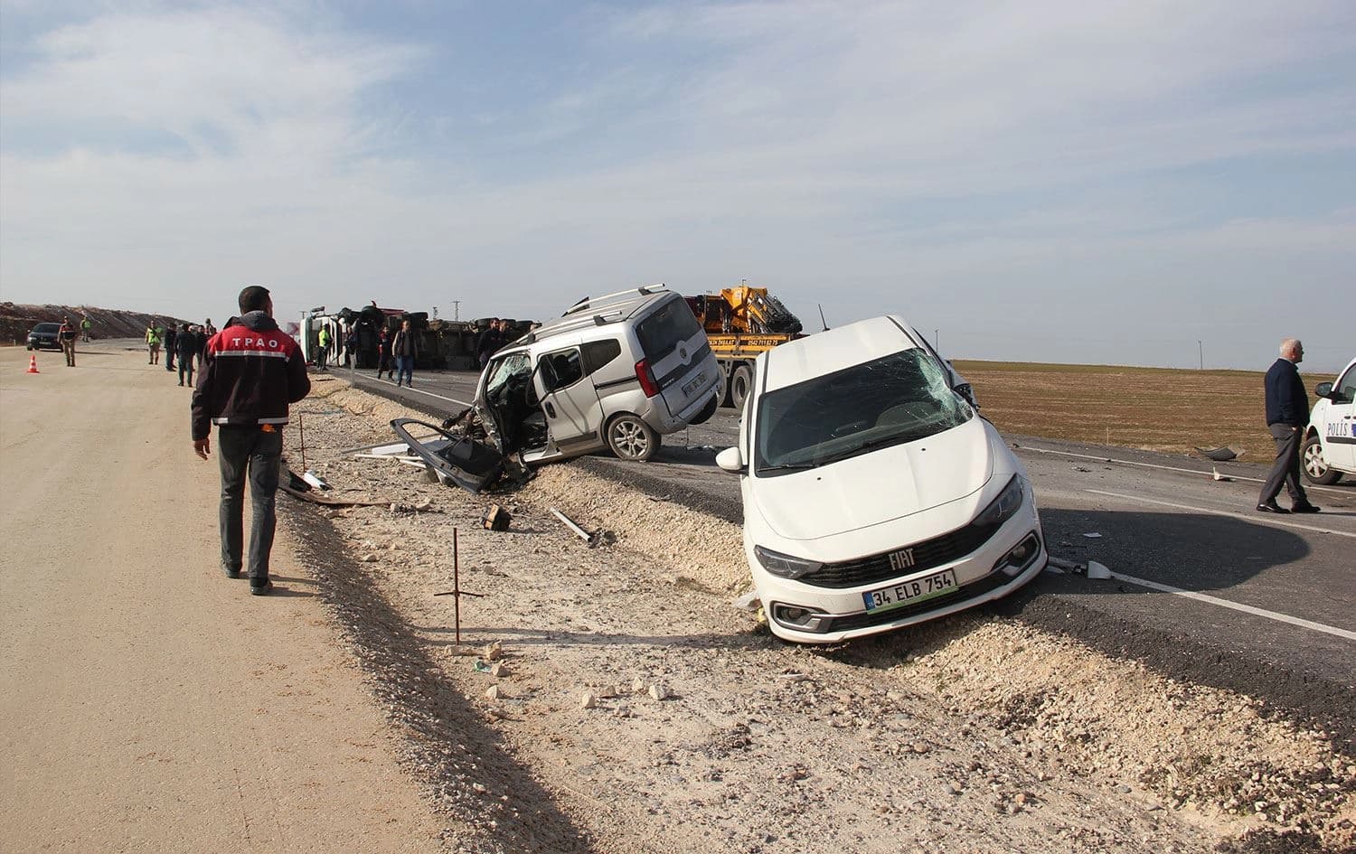 Li ser rêya Sêrt û Êlihê nêzîkî gundê 3 wesayît li hev qelibîn / Wêne: AA