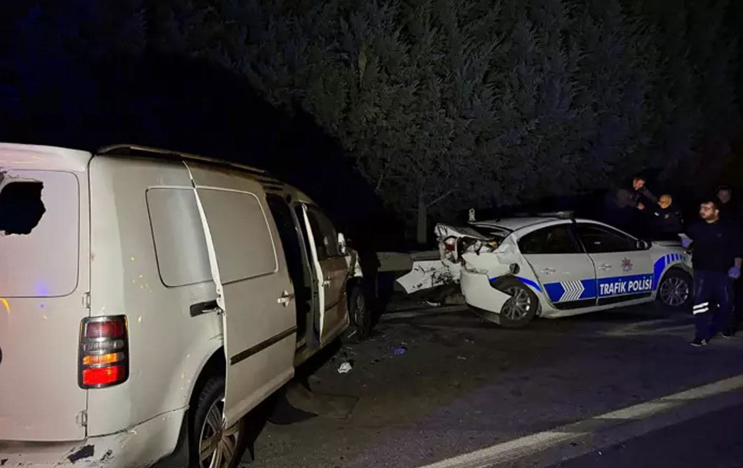 Otomobîla qaçaxçiyan li otomobîlên polîsa da/Wêne: AA