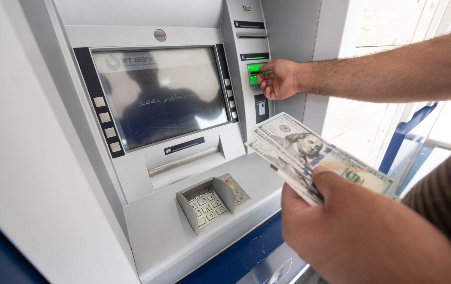 گەشتیاران دەتوانن لە رێگەی بانکی رەشیدەوە دۆلار وەربگرن 