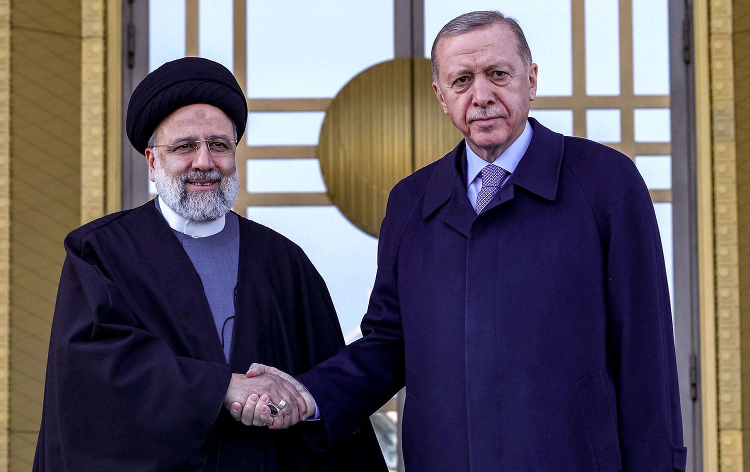 Turkish President Recep Tayyip Erdogan (R) shakes hands with Iranian President Ebrahim Raisi (L) during a welcoming ceremony in Ankara, on January 24, 2024. Photo: Adem Altan/AFP