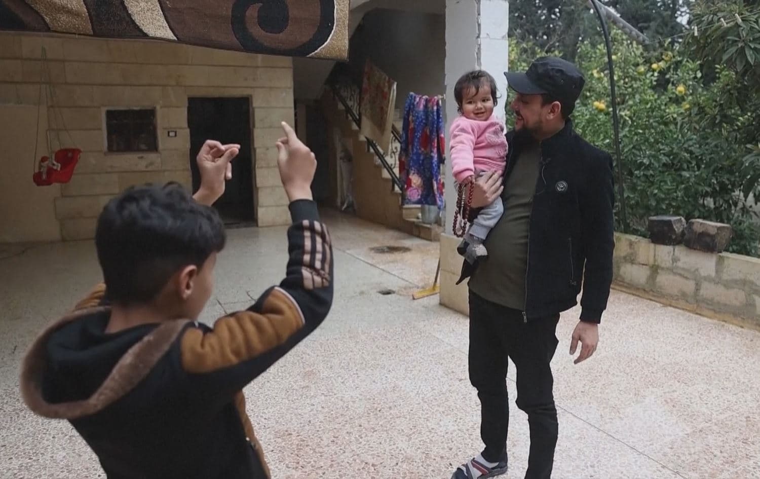 SÛRIYE - Birînên erdhejê nayên pêçan: ‘Hena, dê û bavê te çûne behiştê’