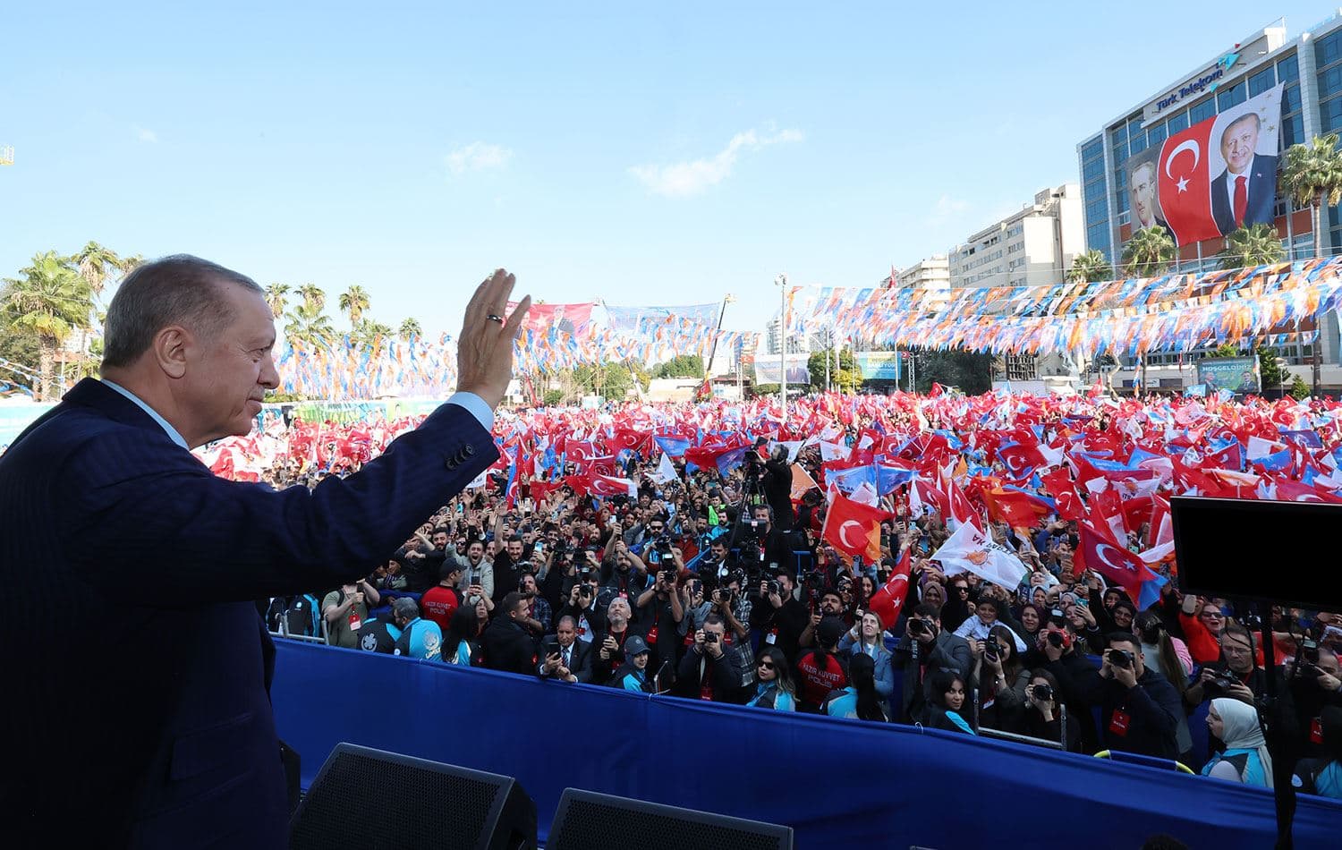 Erdoğan, partisinin Adana İstasyon Meydanı'nda düzenlediği mitinge katıldı. / AA