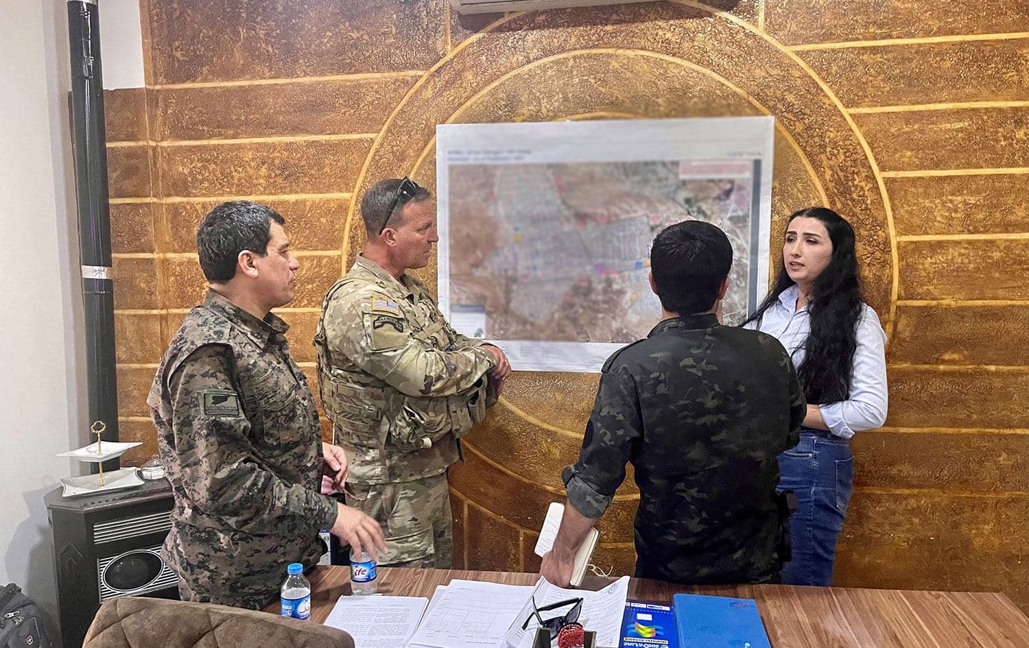 CENTCOM Komutanı'nın geçmiş ziyaretlerinden bir karede DSG Genel Komutanı mazlum Abdi ile Foto: Arşiv