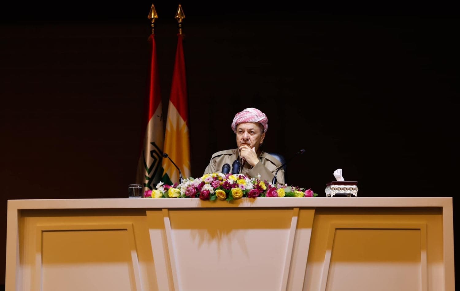 وێنەیەکی ئەرشیڤی 21ـی ئابی 2023، سەرۆک بارزانی لەکاتی پێشکێشکردنی گوتارێک لە دهۆک 