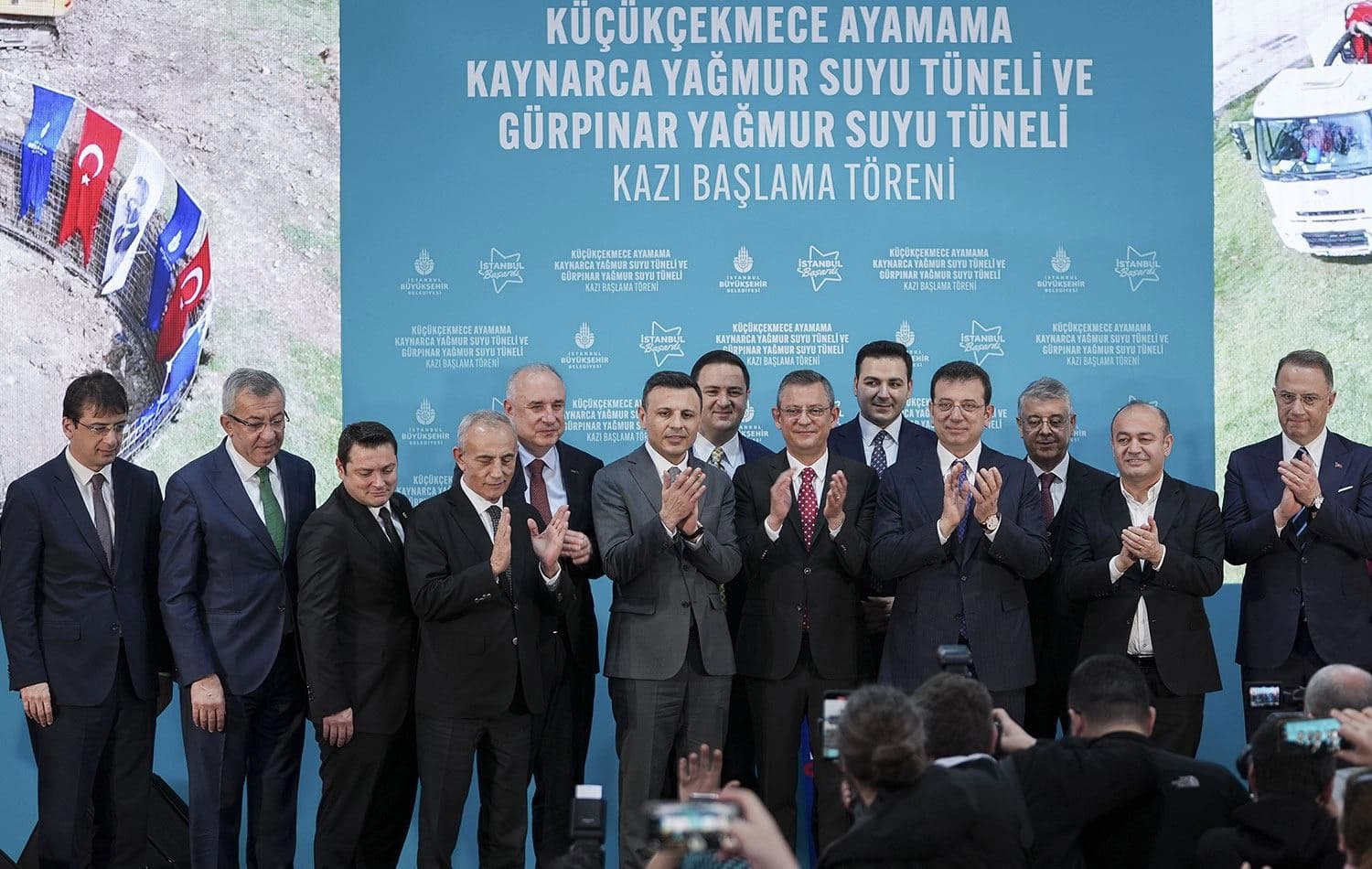 CHP Genel Başkanı Özgür Özel ile İBB Başkanı Ekrem İmamoğlu, Eyüpsultan-Bayrampaşa Tramvay Hattı Sözleşme İmzalama ve İş Başlatma Töreni'ne katıldı. / AA