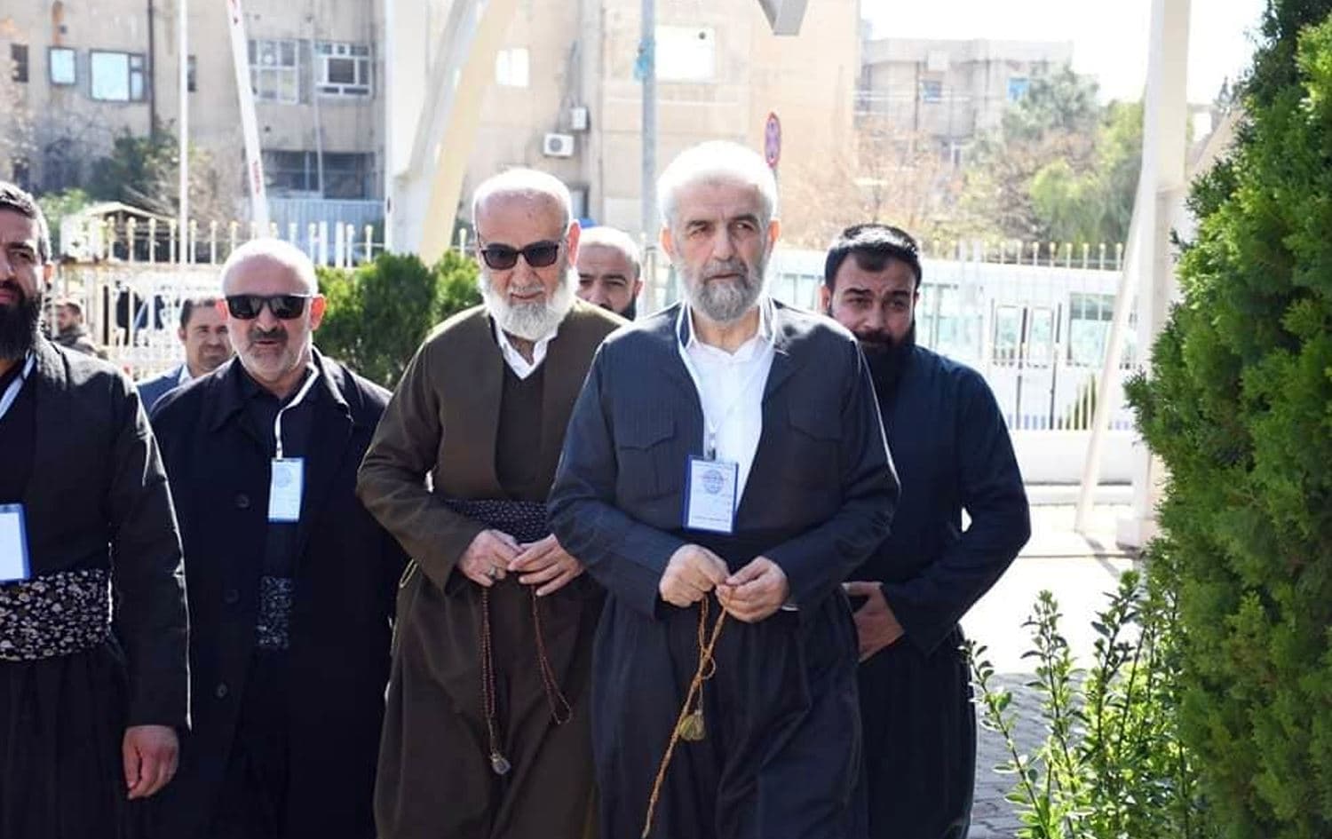 کامیلی حاجی عەلی لەکاتی چوون بۆ کۆنگرەی دامەزراندنی بزووتنەوەی پەیوەندی ئیسلامی کوردستان لە تەلاری هونەری سلێمانی. 