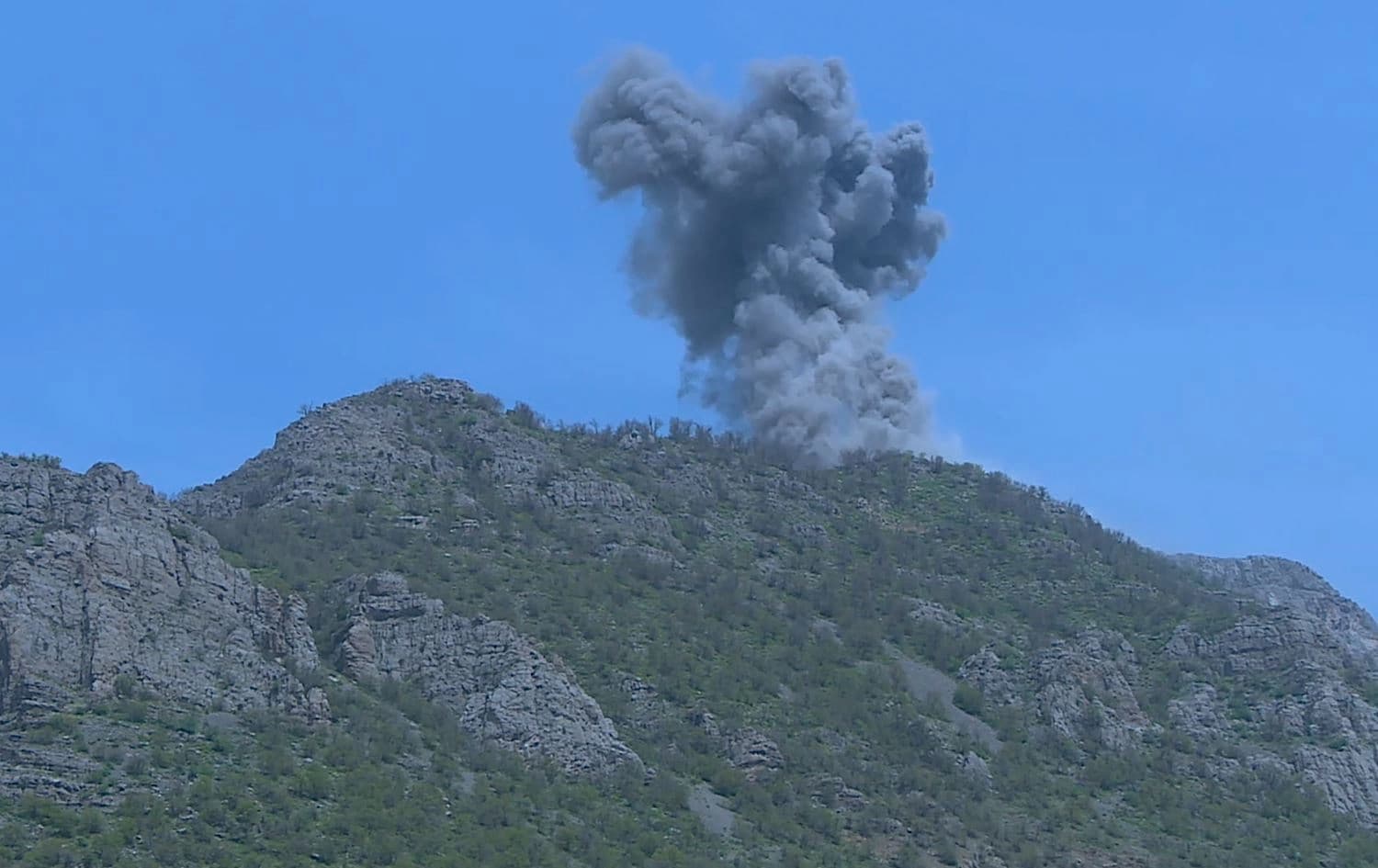 Turkish warplanes bombarding Duhok province’s mountainous areas on April 18, 2022. Photo: Rudaw