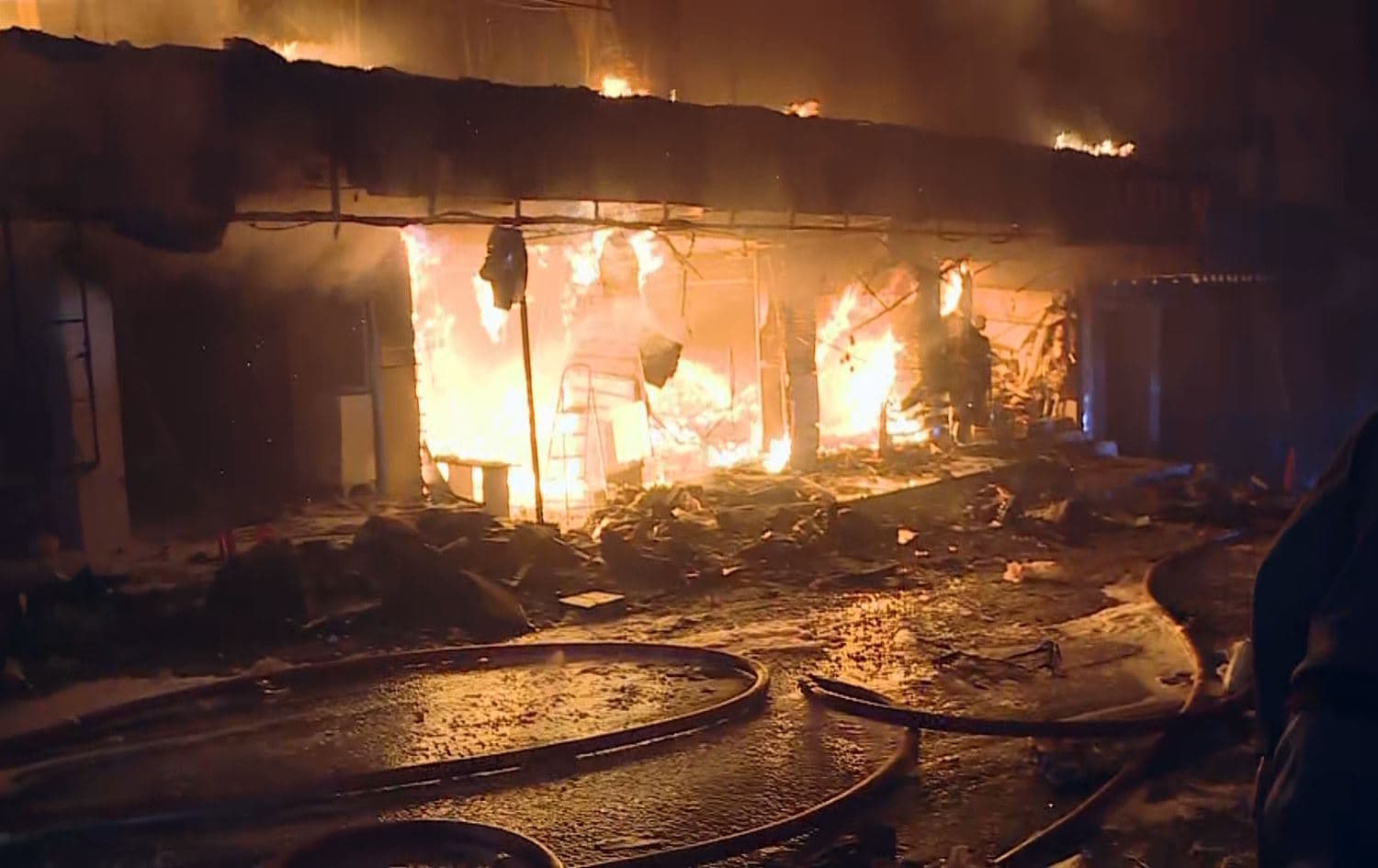 A large fire engulfed Duhok’s Chale bazaar on April 1, 2024. Photo: Rudaw/screengrab