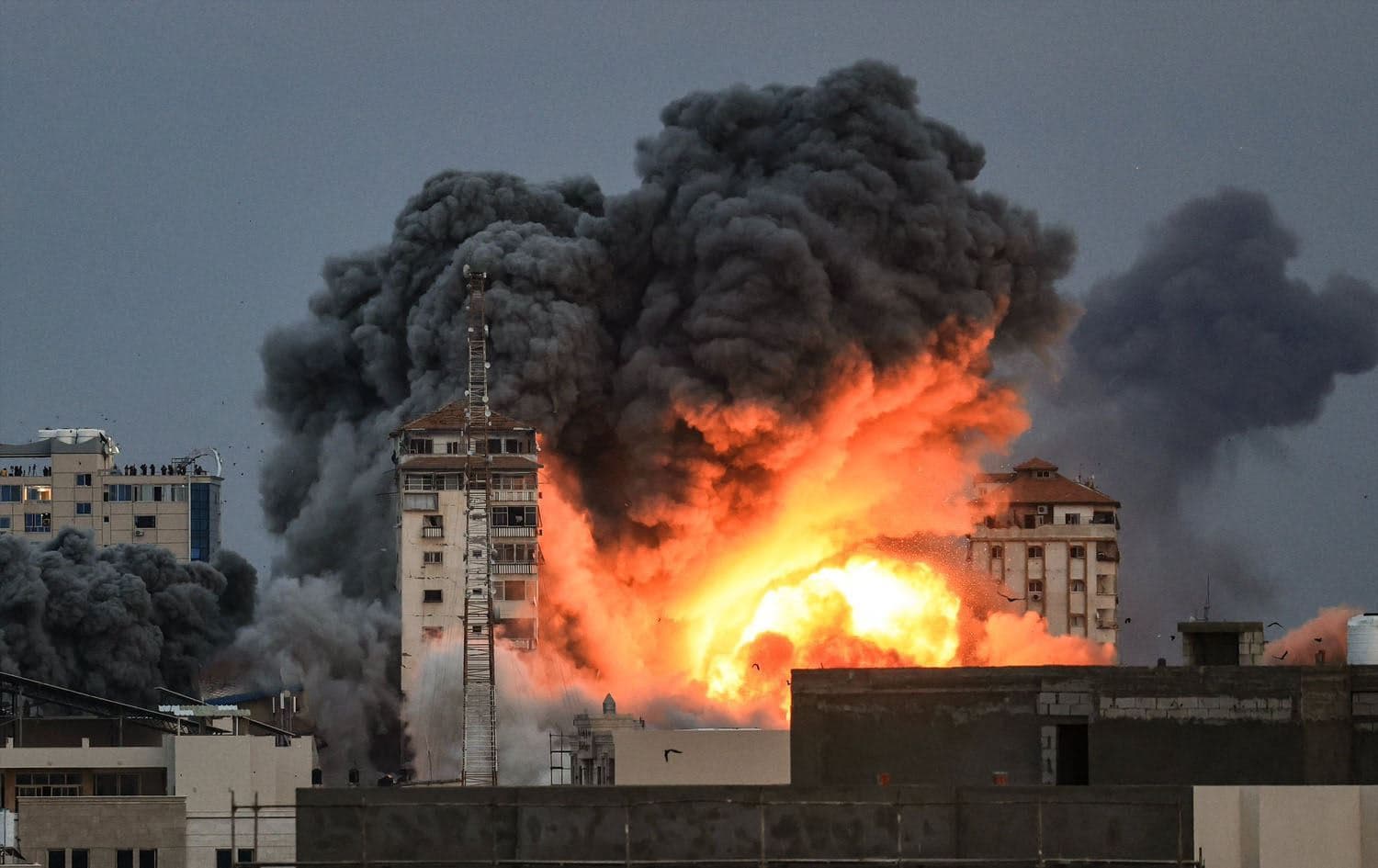 Gazze bombalanmaya devam ediyor - AA