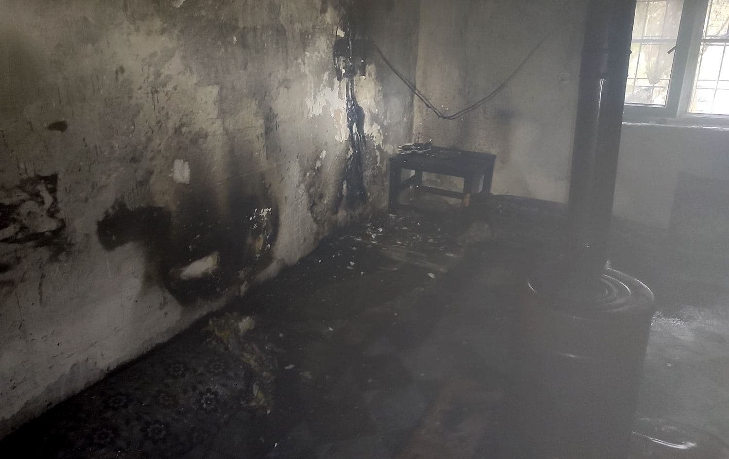 Piştî lêdana brûskê agir bi wî xanî ket / Wêne: AA