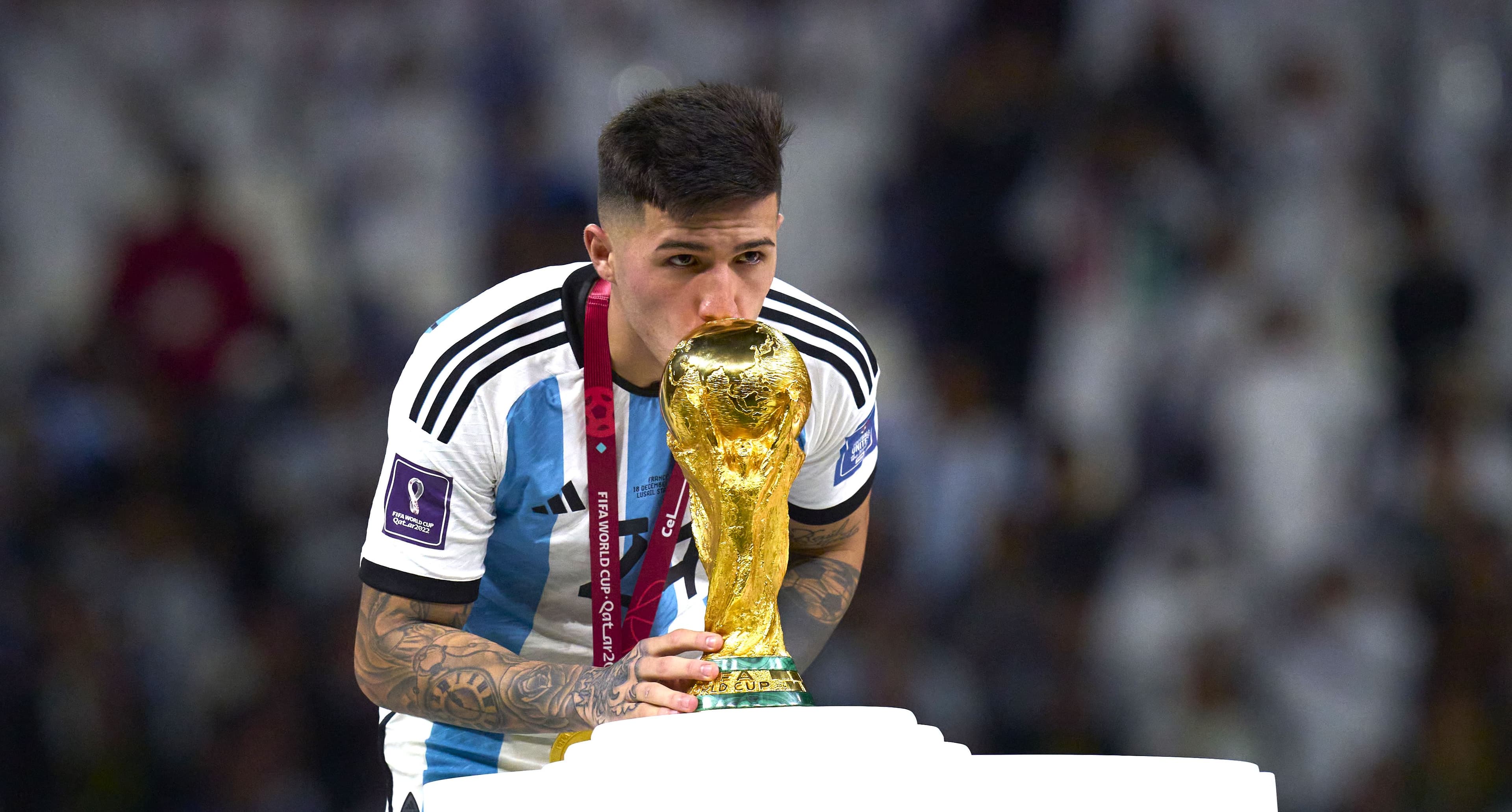 ئێنزۆ فێرناندێز لەگەڵ نازناوی مۆندیالی 2022