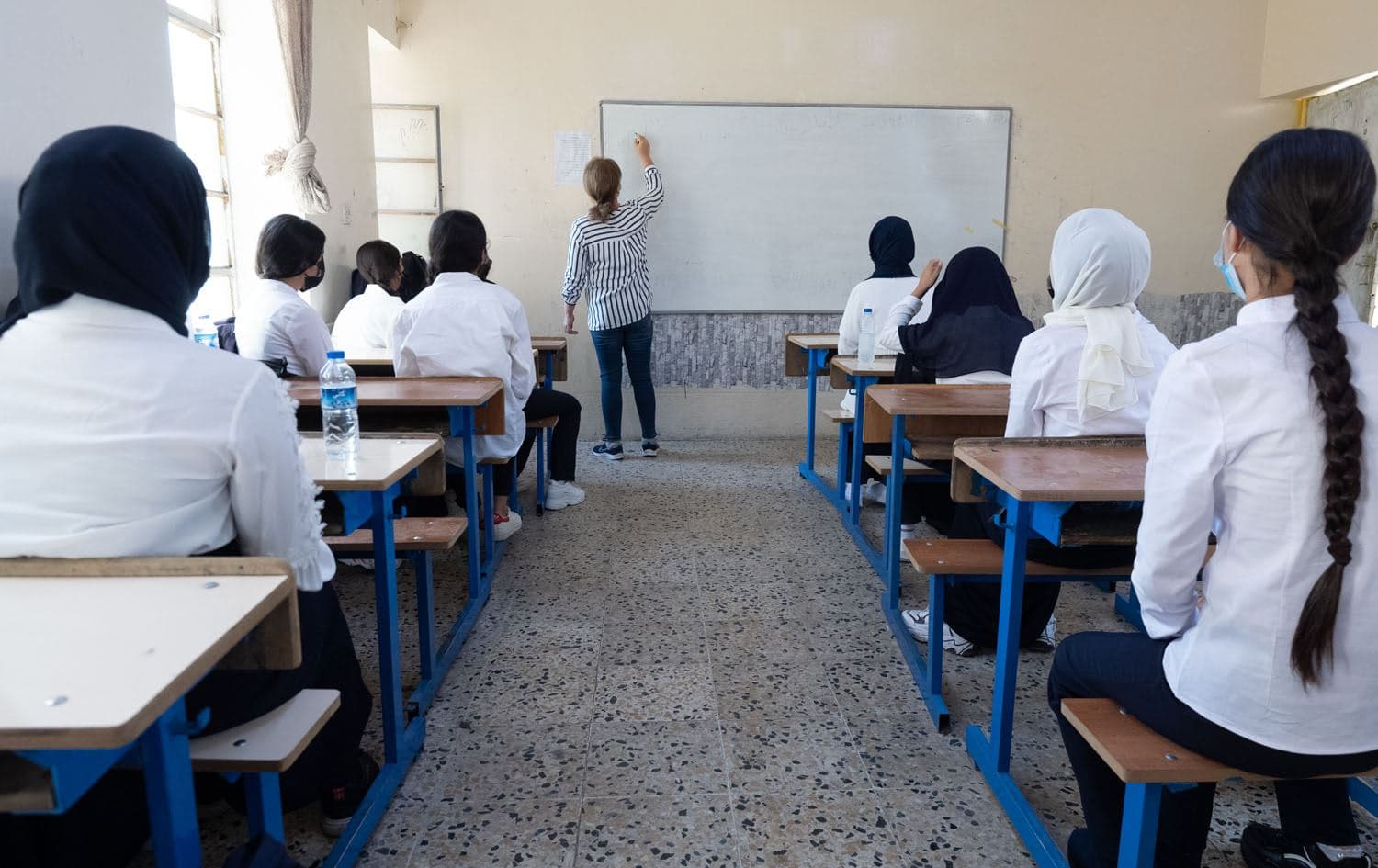 مامۆستایەک لەکاتی وانەگوتنەوە لە پۆلێک لە هەرێمی کوردستان، وێنە: بڵند تاهیر - رووداو