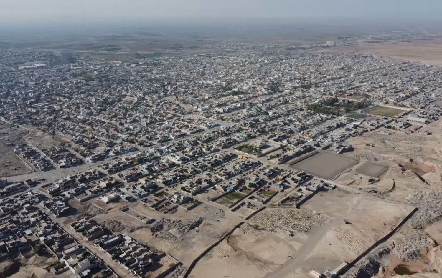 دیمەنێکی گشتیی خورماتوو