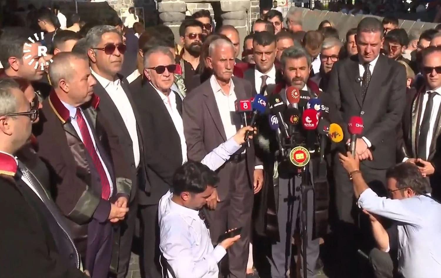 Parêzerên doza kuştina Tahir Elçî daxuyanî da / Wêne: Rûdaw