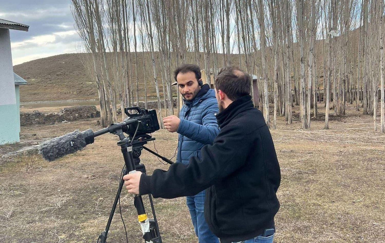 Kürt Yönetmen Kurtuluş Baştimar (Solda)