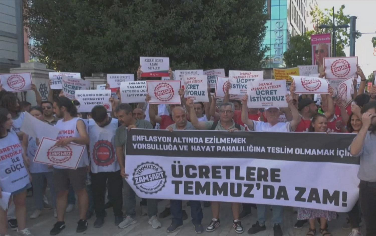Endamên sendîkayan ji bo daketin kolanê / Wêne: ANKA